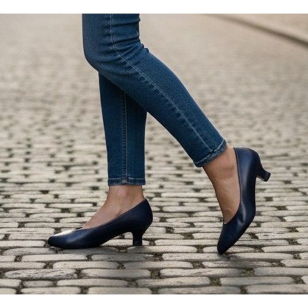 J.R. Bentley Flex Sole Womens Pump 7.5 Wide Dress Career Navy Blue